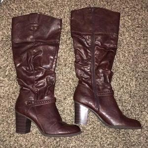 🍁Gorgeous 3" heel White Mountain boots!